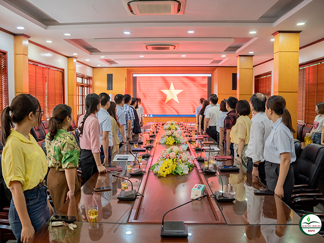 Trường Đại học Nông  Lâm Bắc Giang: Trao Huy hiệu 30 năm tuổi Đảng cho đồng chí Lê Quý Tường